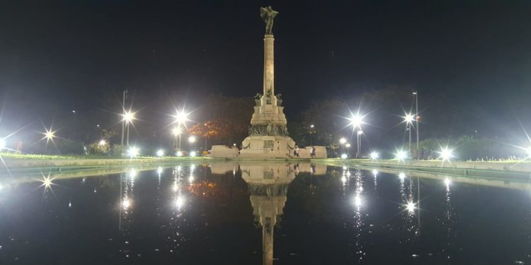 Luz Maravilha na Praça General Tibúrcio na Urca.