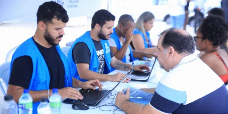 Vagas da semana incluem oportunidades em empregos verdes, como para instaladores fotovoltaicos - Roberto Moreyra/SMTE