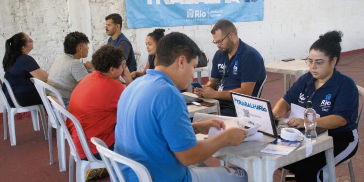 Há oportunidades também de estágio para universitários de diversas graduações - Roberto Moreyra/Prefeitura do Rio