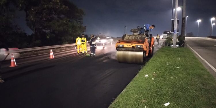 A Avenida Ayrton Senna foi uma das que já recebeu as intervenções do programa Asfalto Liso - Divulgação